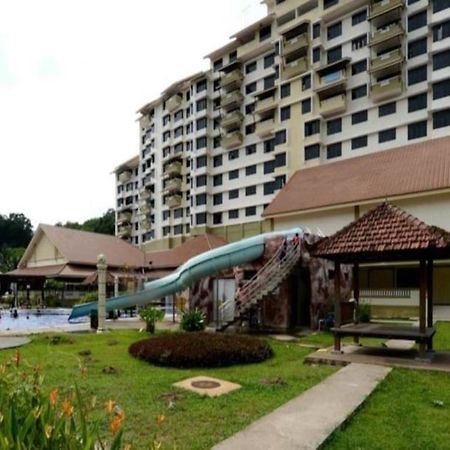 פורט דיקסון Puteri Beach Resort מראה חיצוני תמונה