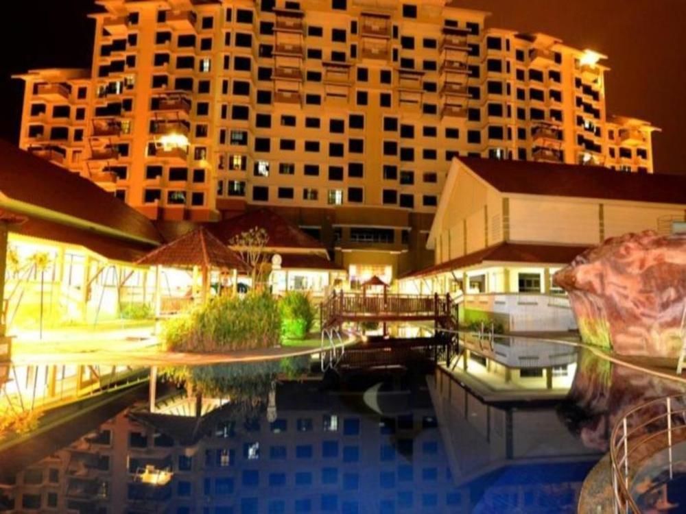פורט דיקסון Puteri Beach Resort מראה חיצוני תמונה