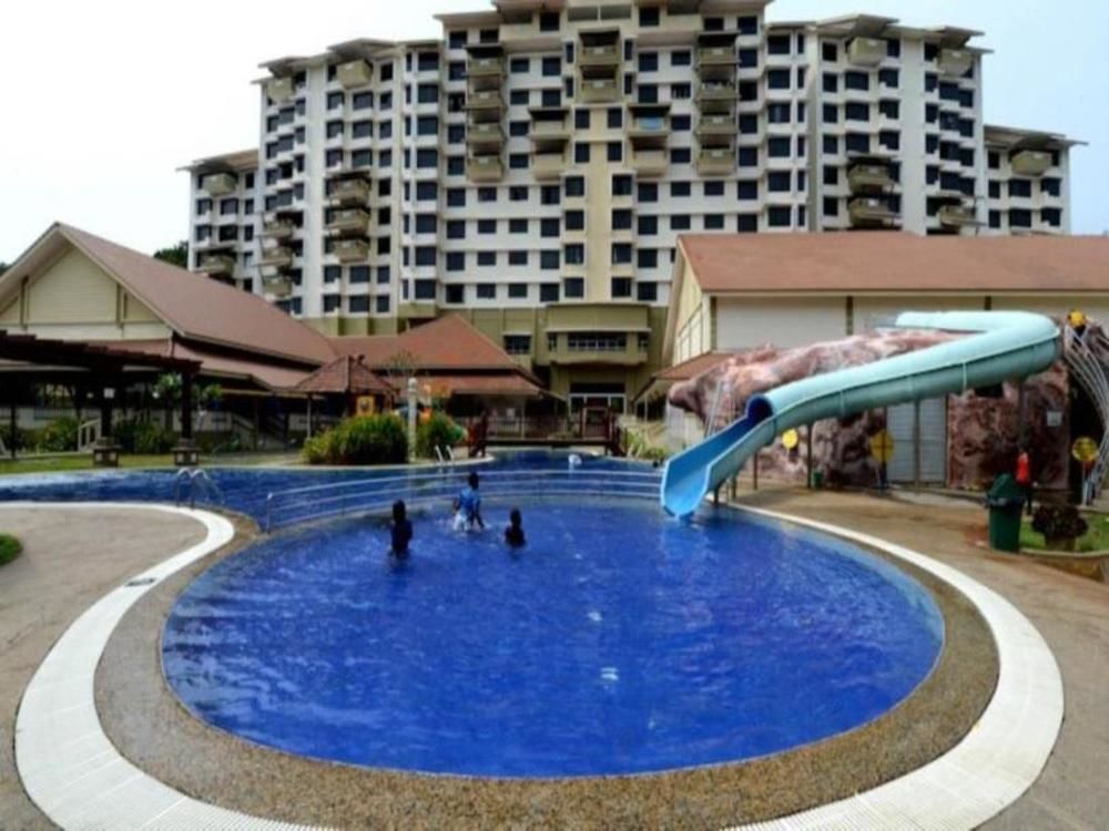 פורט דיקסון Puteri Beach Resort מראה חיצוני תמונה