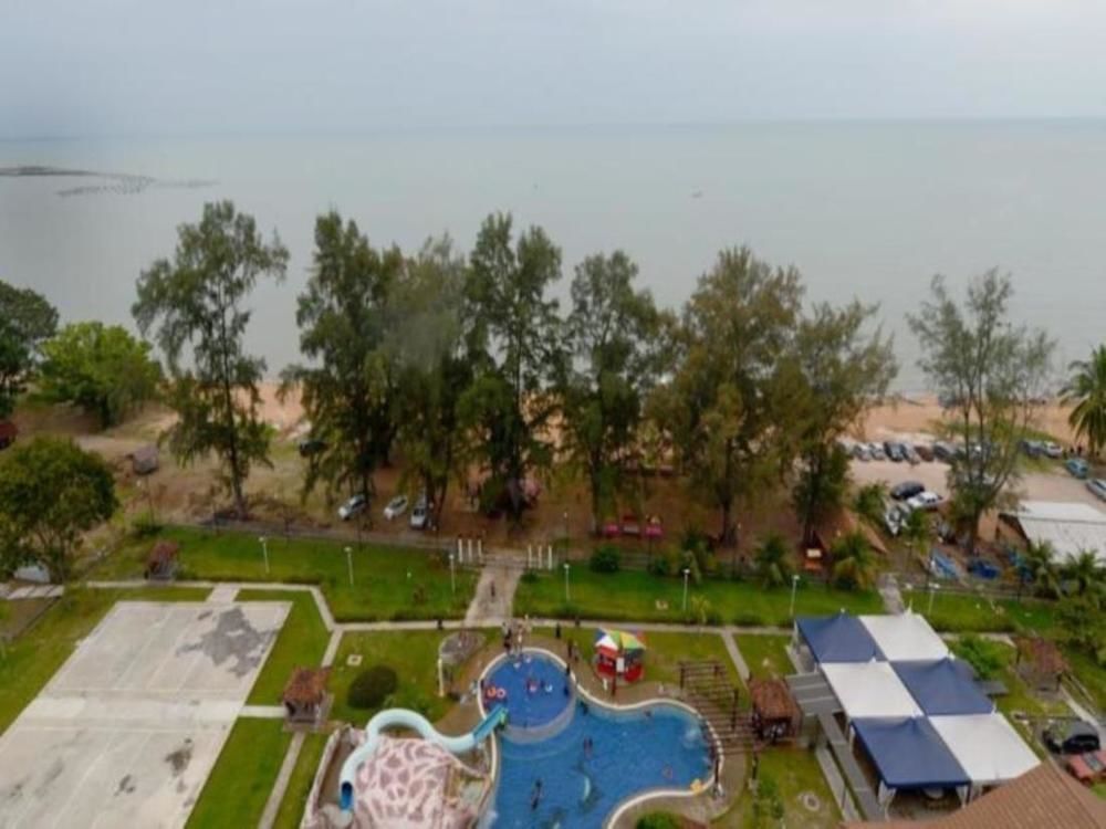פורט דיקסון Puteri Beach Resort מראה חיצוני תמונה