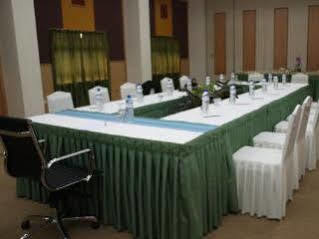 פורט דיקסון Puteri Beach Resort מראה חיצוני תמונה